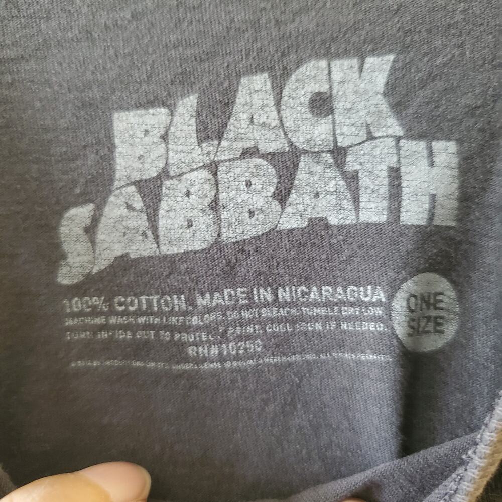 Black Sabbath 2017 World Tour 1978 Graphic Shirt Short Sleeve Black Distressed - Picture 3 of 9